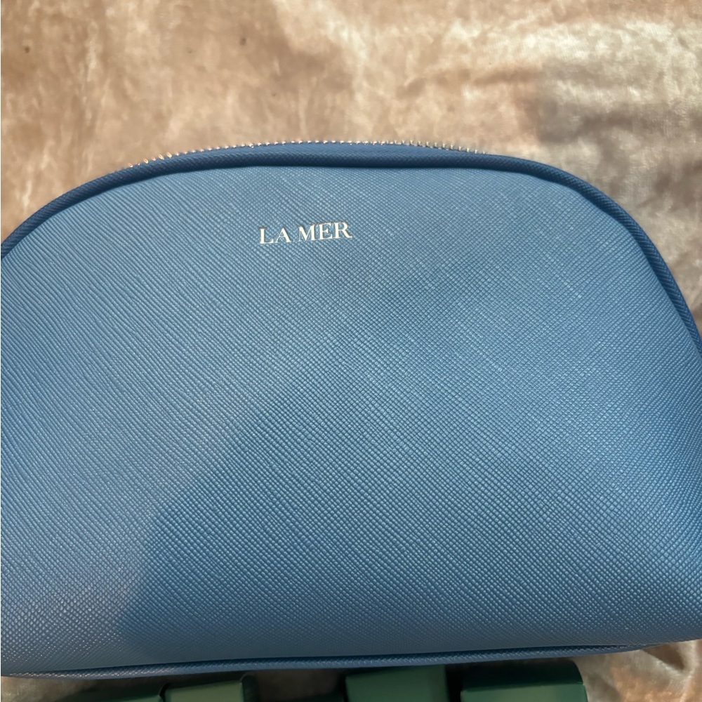 La Mer Skincare Collection with Blue Bag - Picture 5 of 6